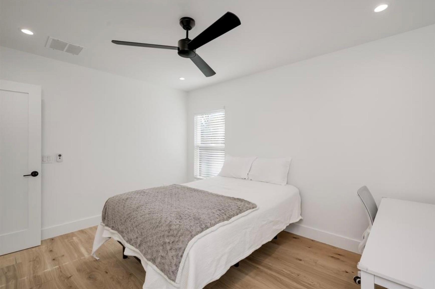 6308 Linda LN