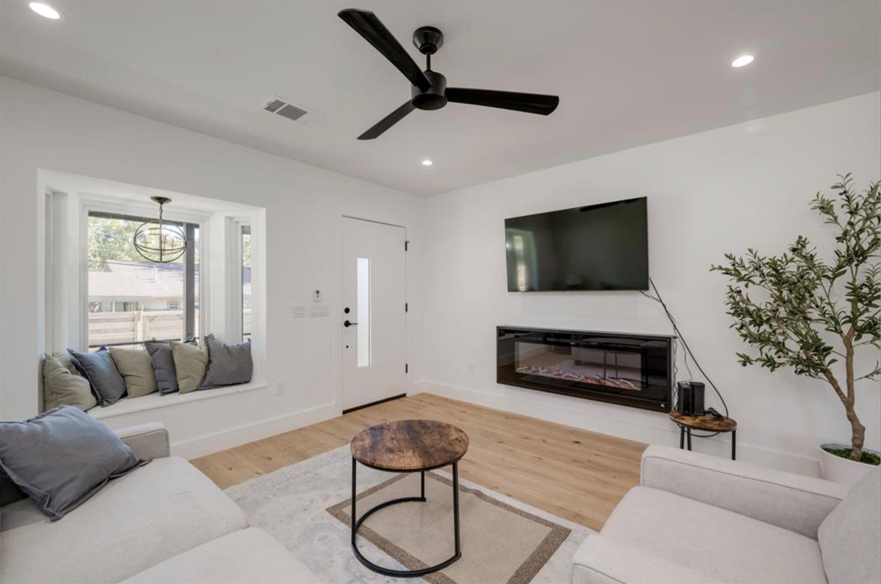 6308 Linda LN