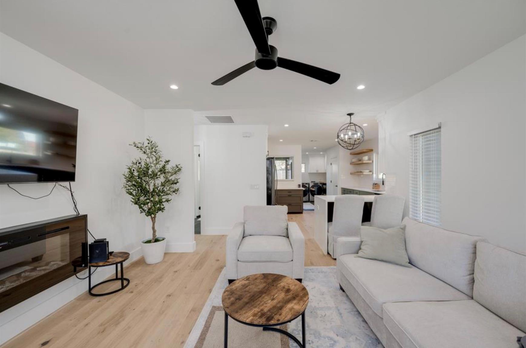 6308 Linda LN
