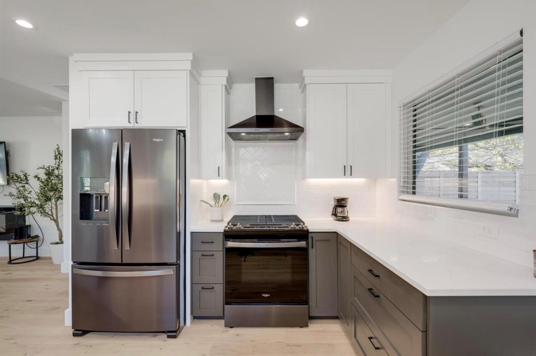 6308 Linda LN