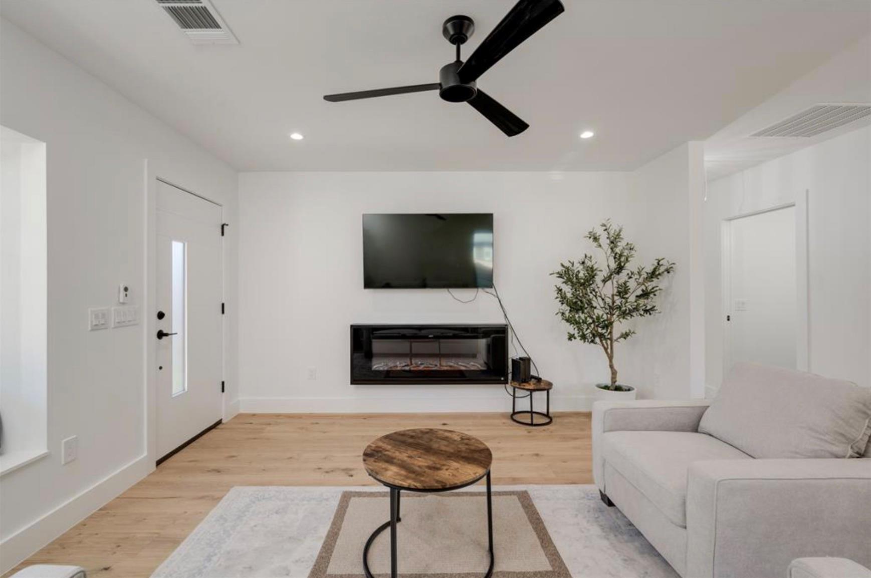 6308 Linda LN
