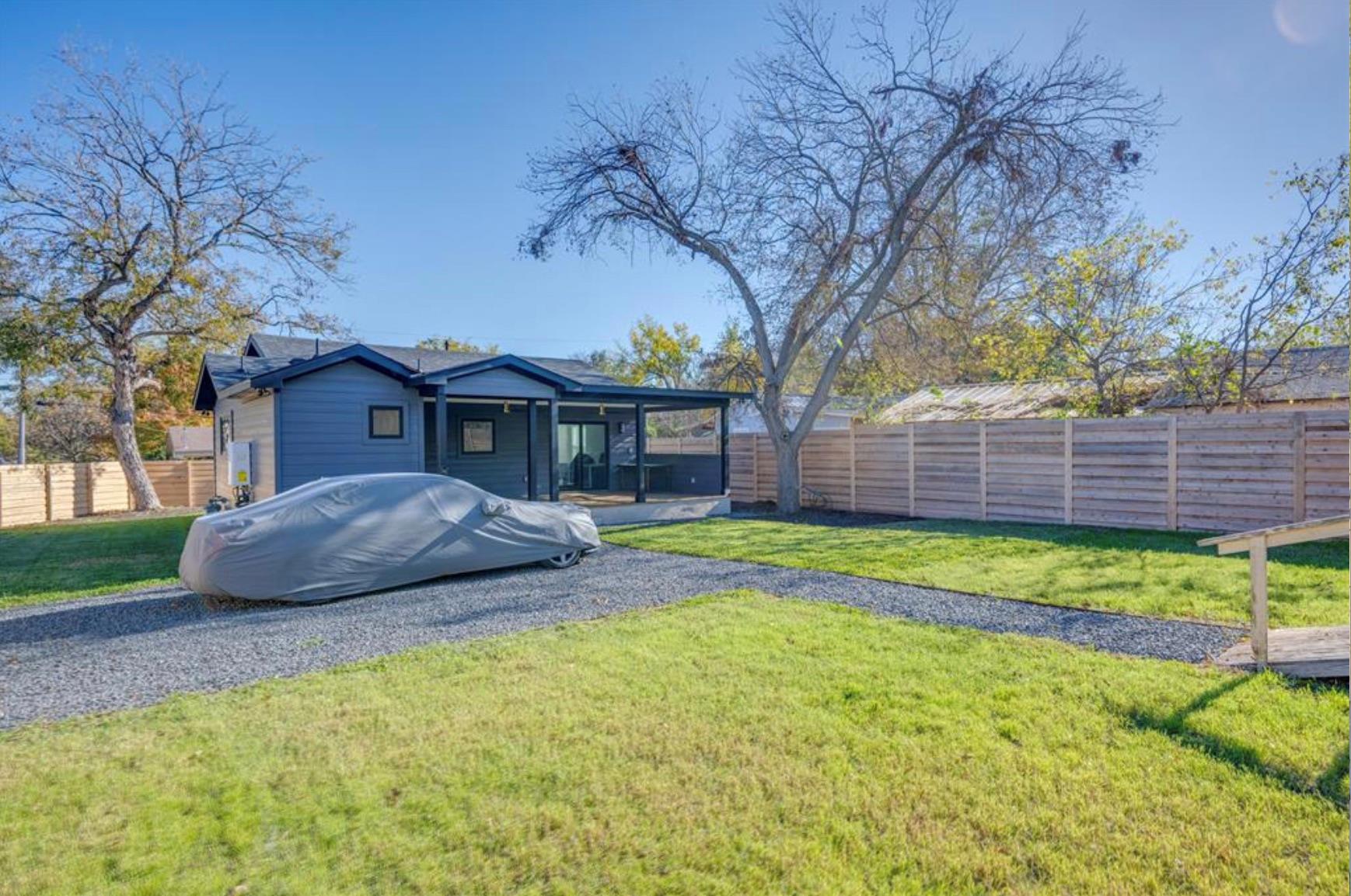 6308 Linda LN