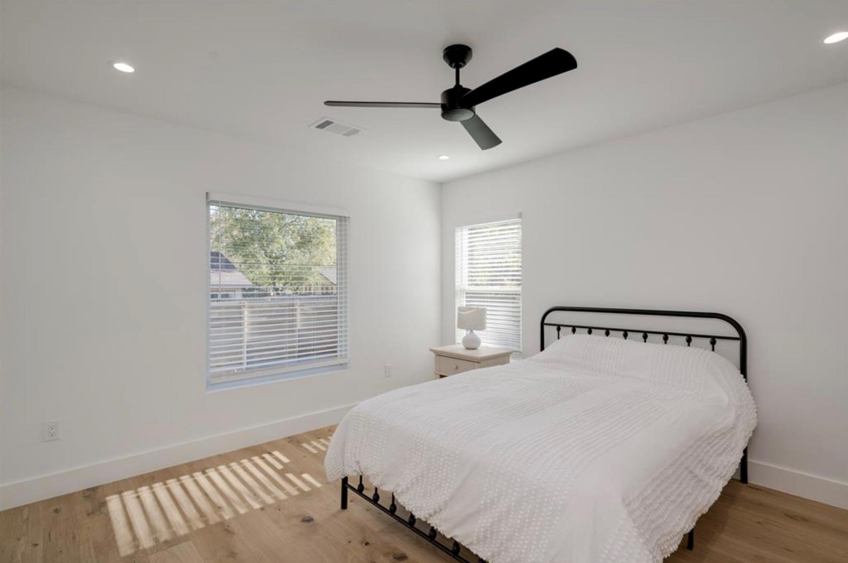 6308 Linda LN