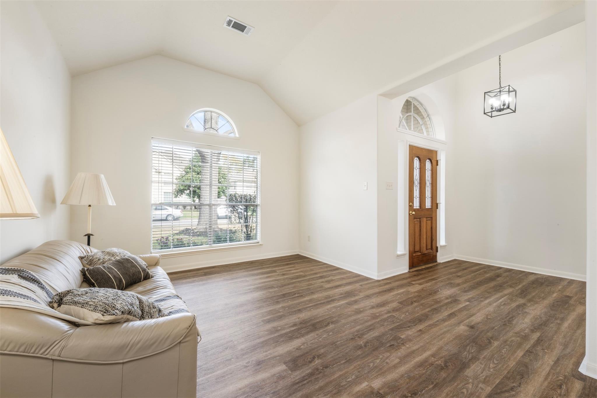 9211 Memorial Hills Drive