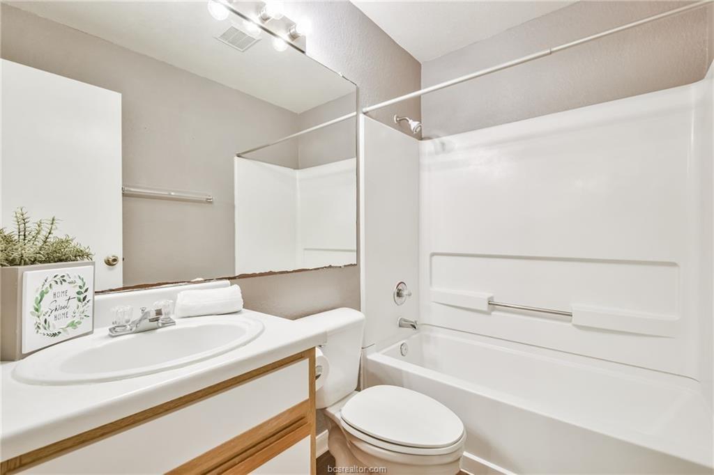 529 Southwest Parkway Parkway # 203