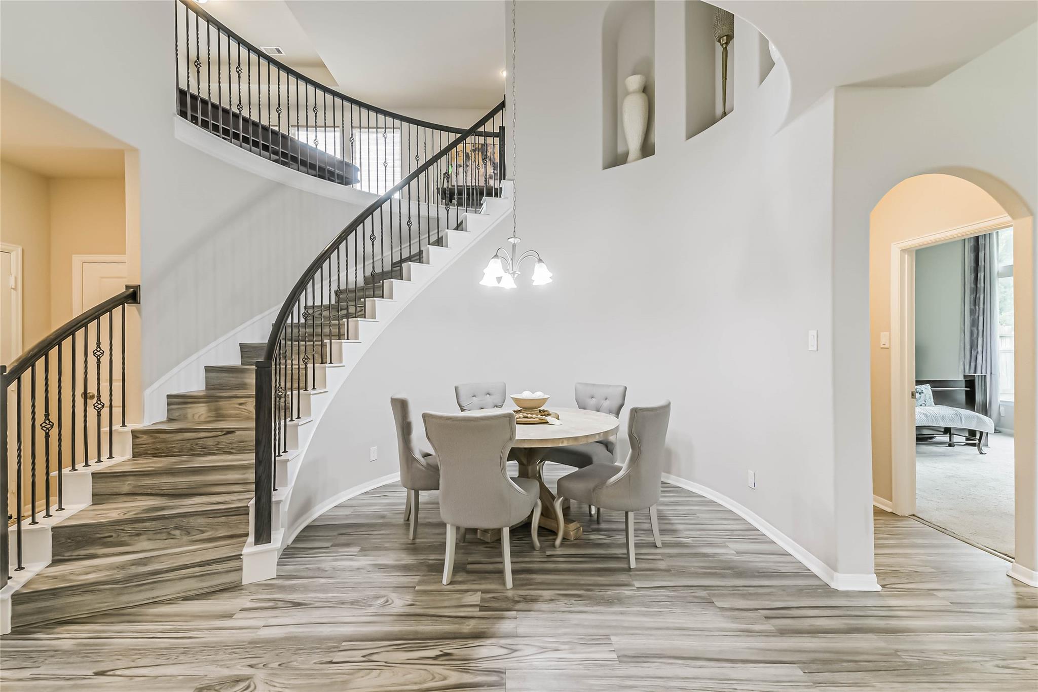 15603 Lakewood Terrace Drive