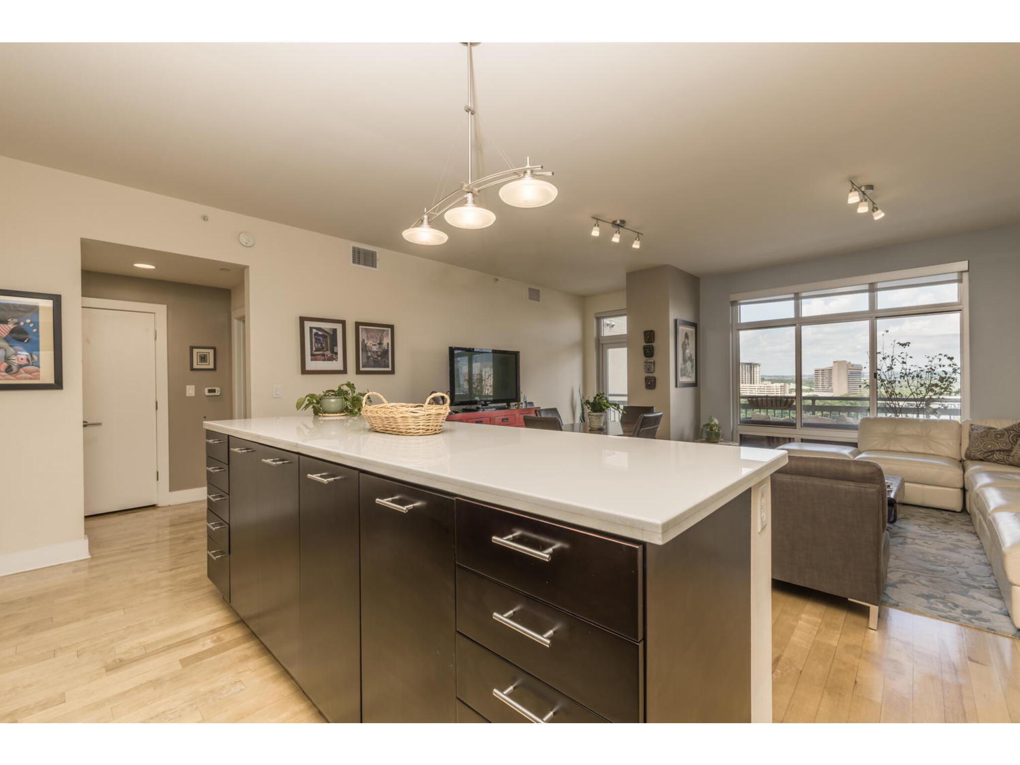 603 Davis ST # 902