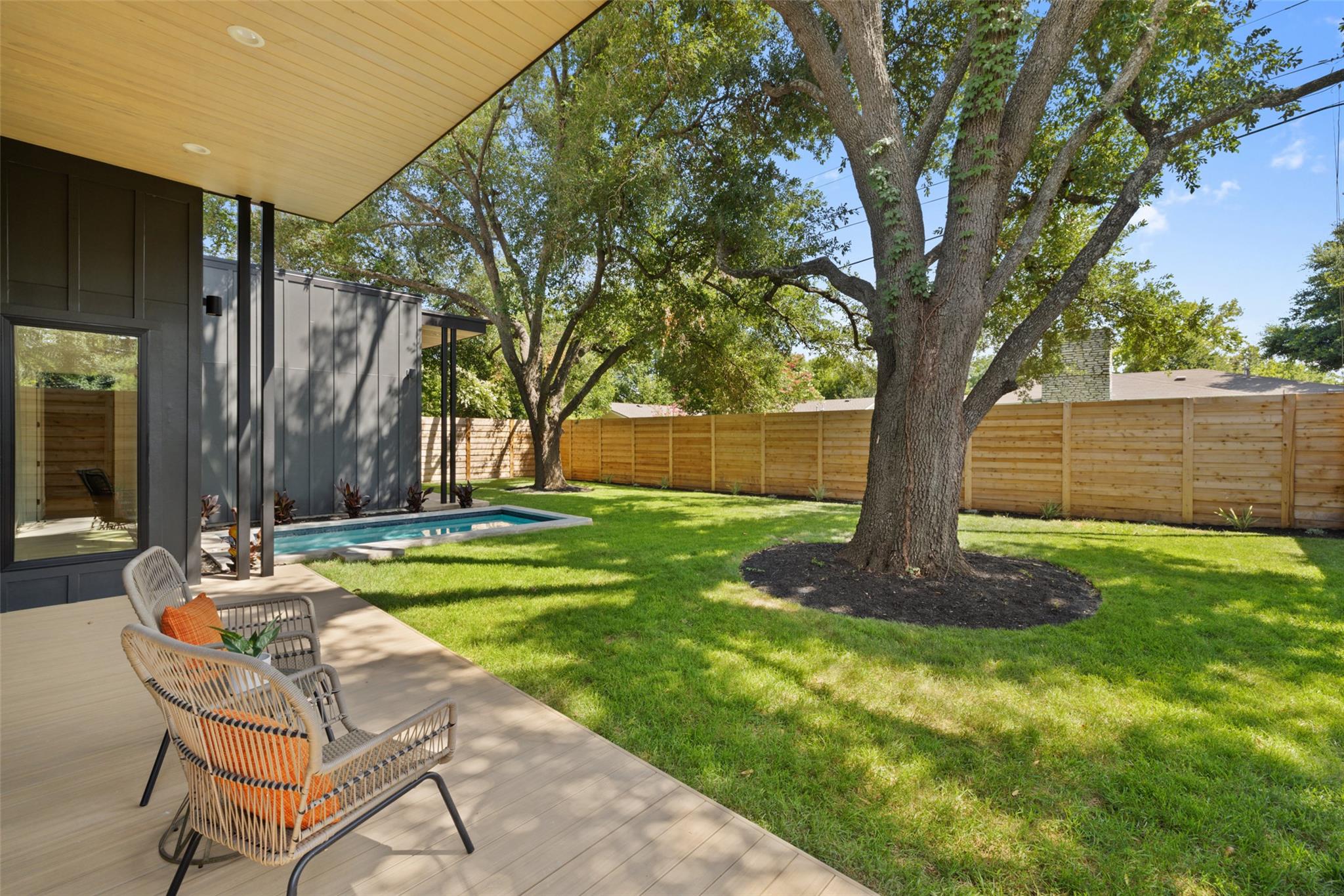 2305 Southern Oaks DR