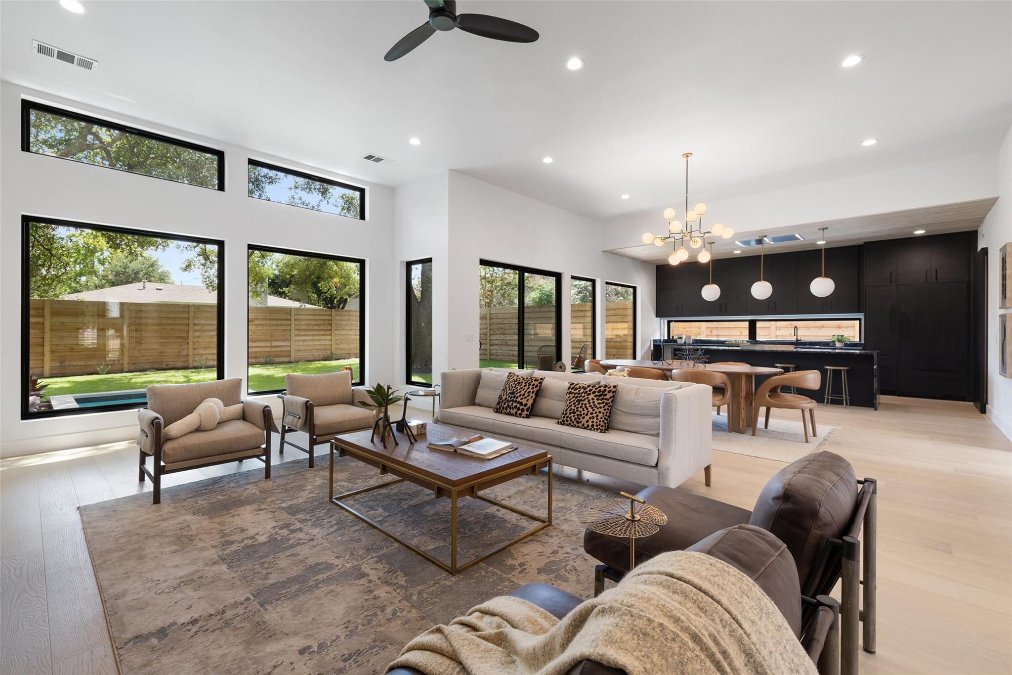 2305 Southern Oaks DR