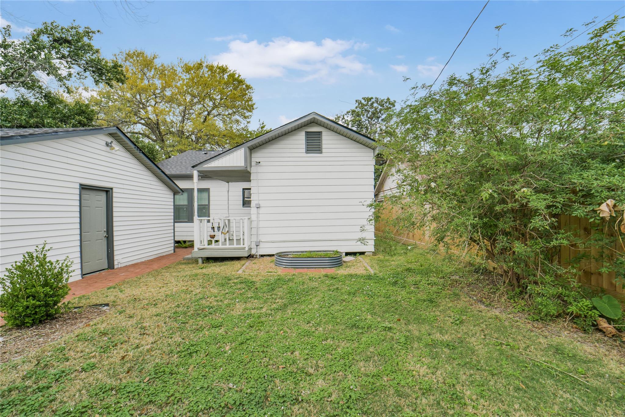 4030 Pineridge Street