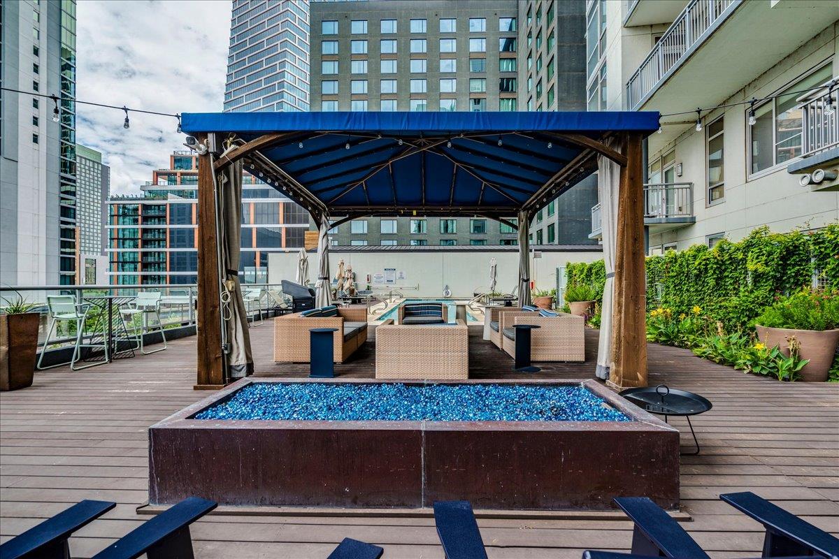603 Davis ST # 1704