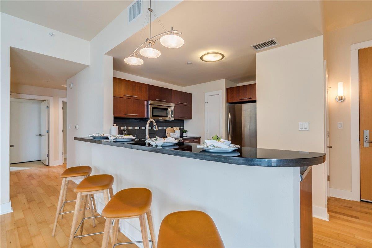 603 Davis ST # 1704