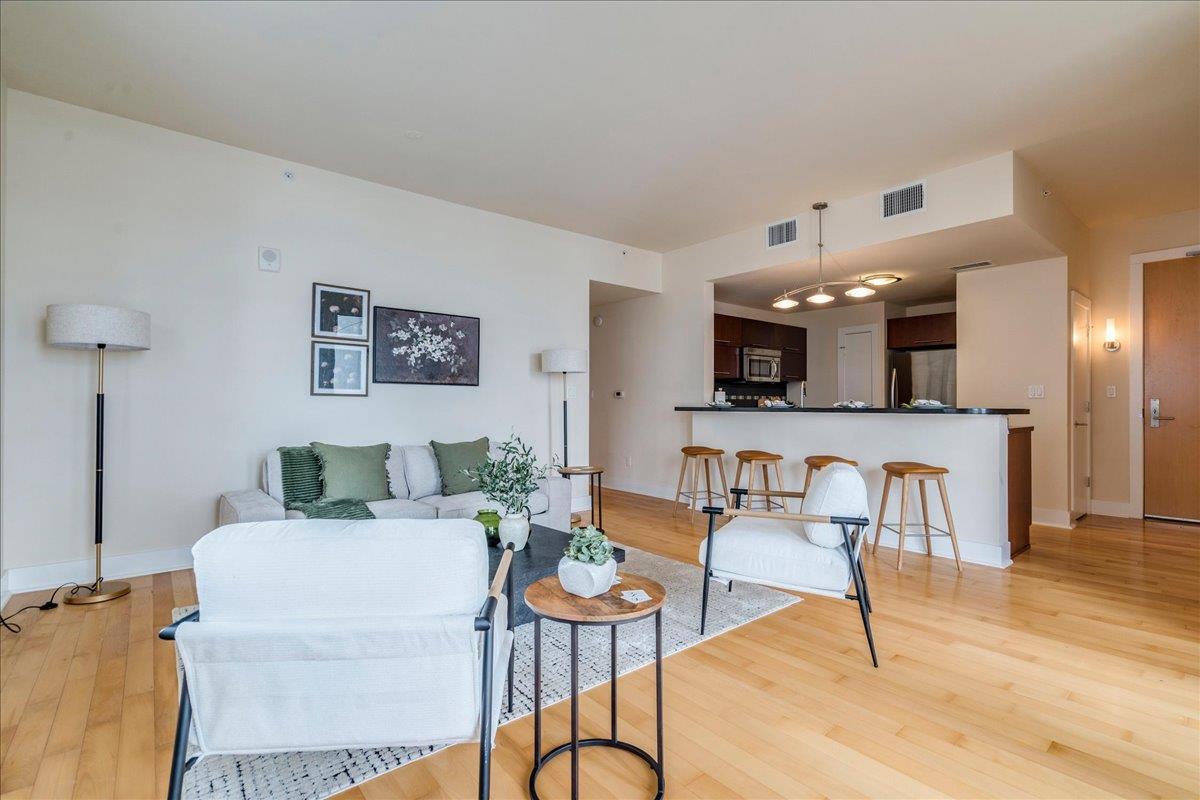 603 Davis ST # 1704