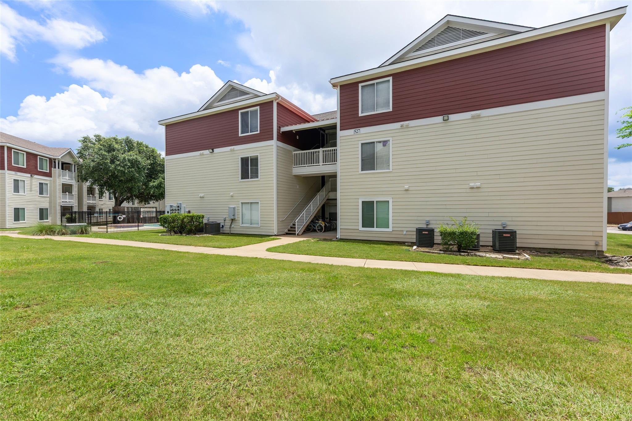 527 Southwest Parkway # 303
