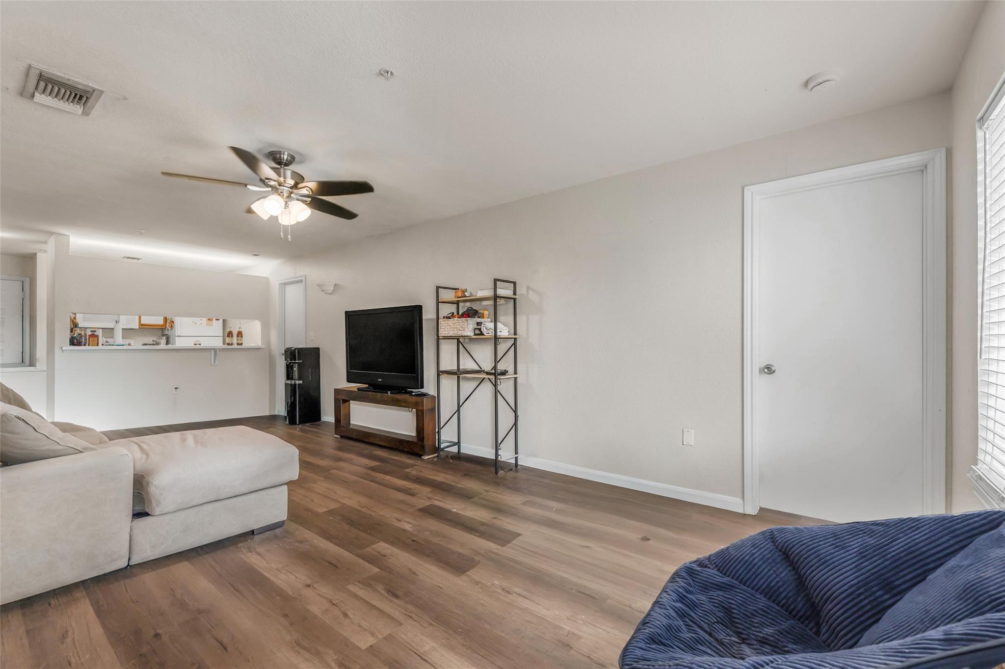 527 Southwest Parkway # 303