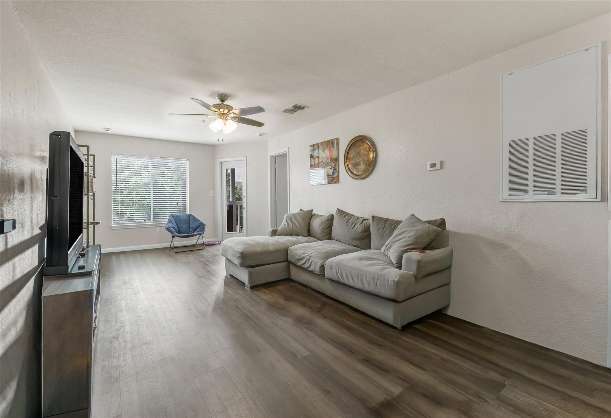 527 Southwest Parkway # 303