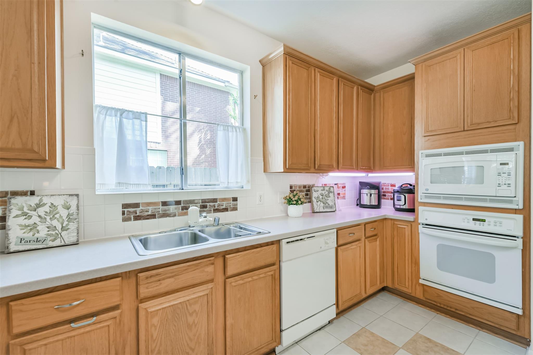 9206 Memorial Hills Drive