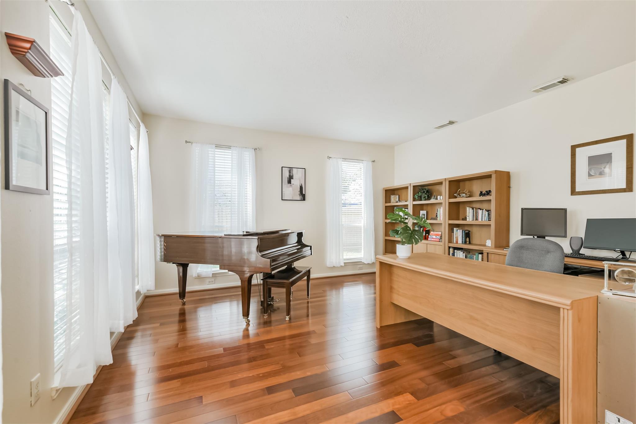 9206 Memorial Hills Drive