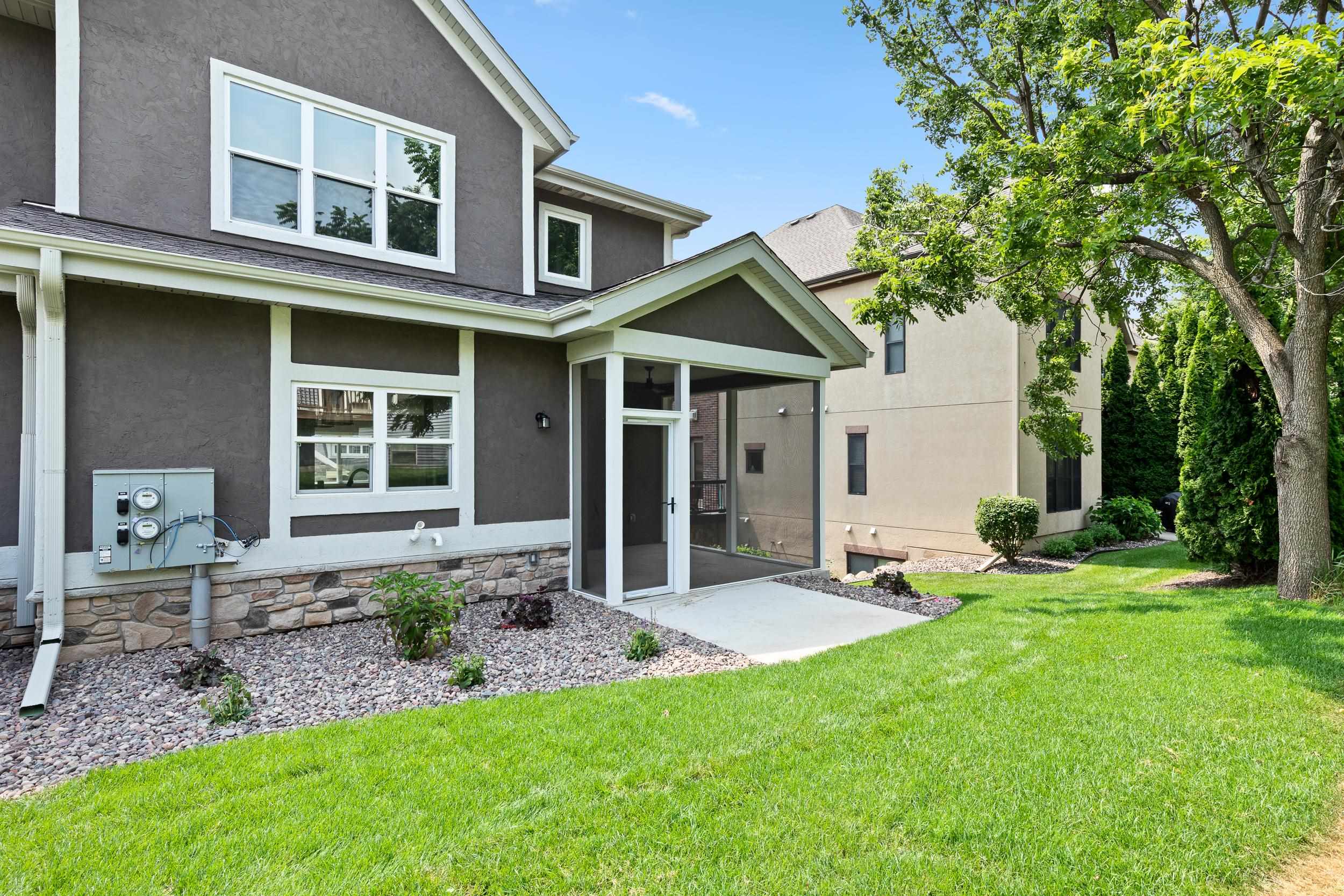 9076 Paddington Parkway