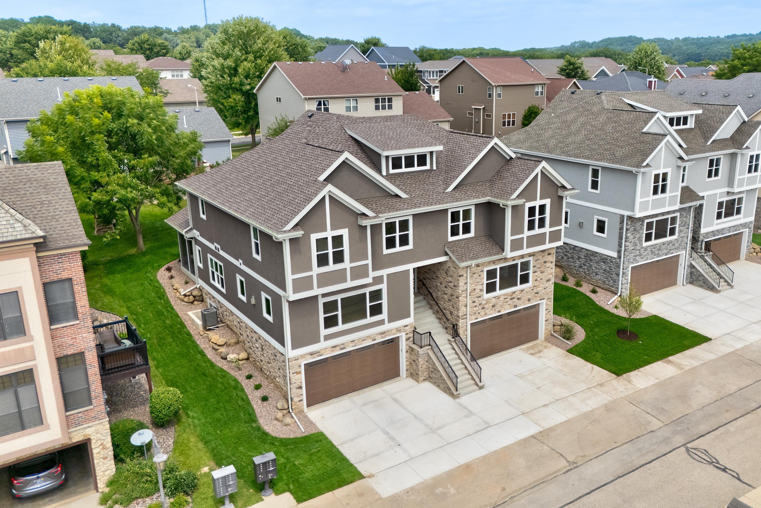 9076 Paddington Parkway