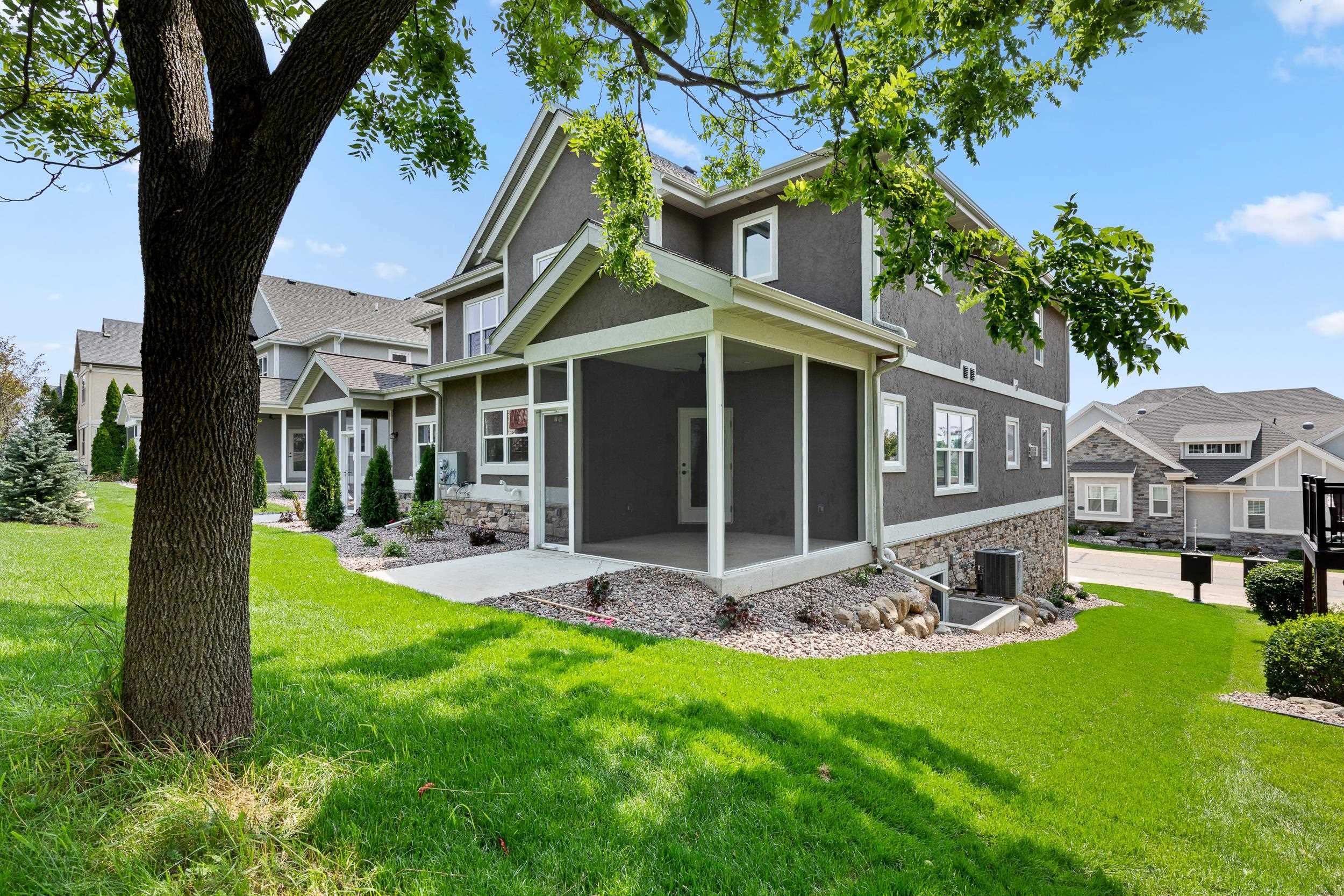 9076 Paddington Parkway