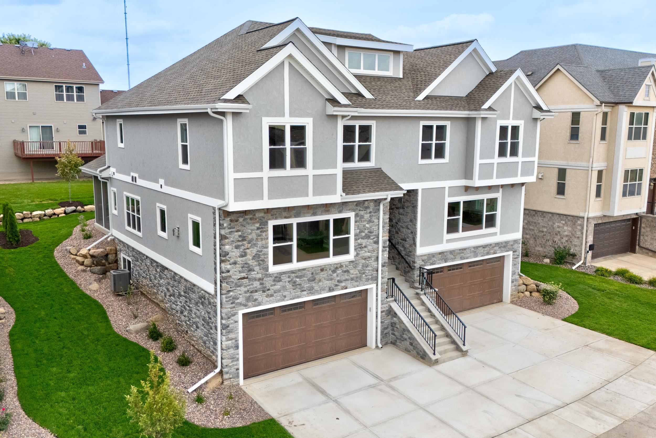 9068 Paddington Parkway