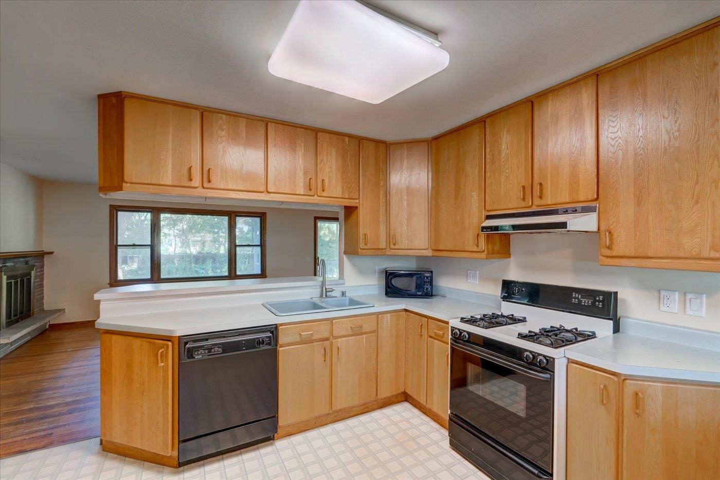 1614 Meadowcrest Lane