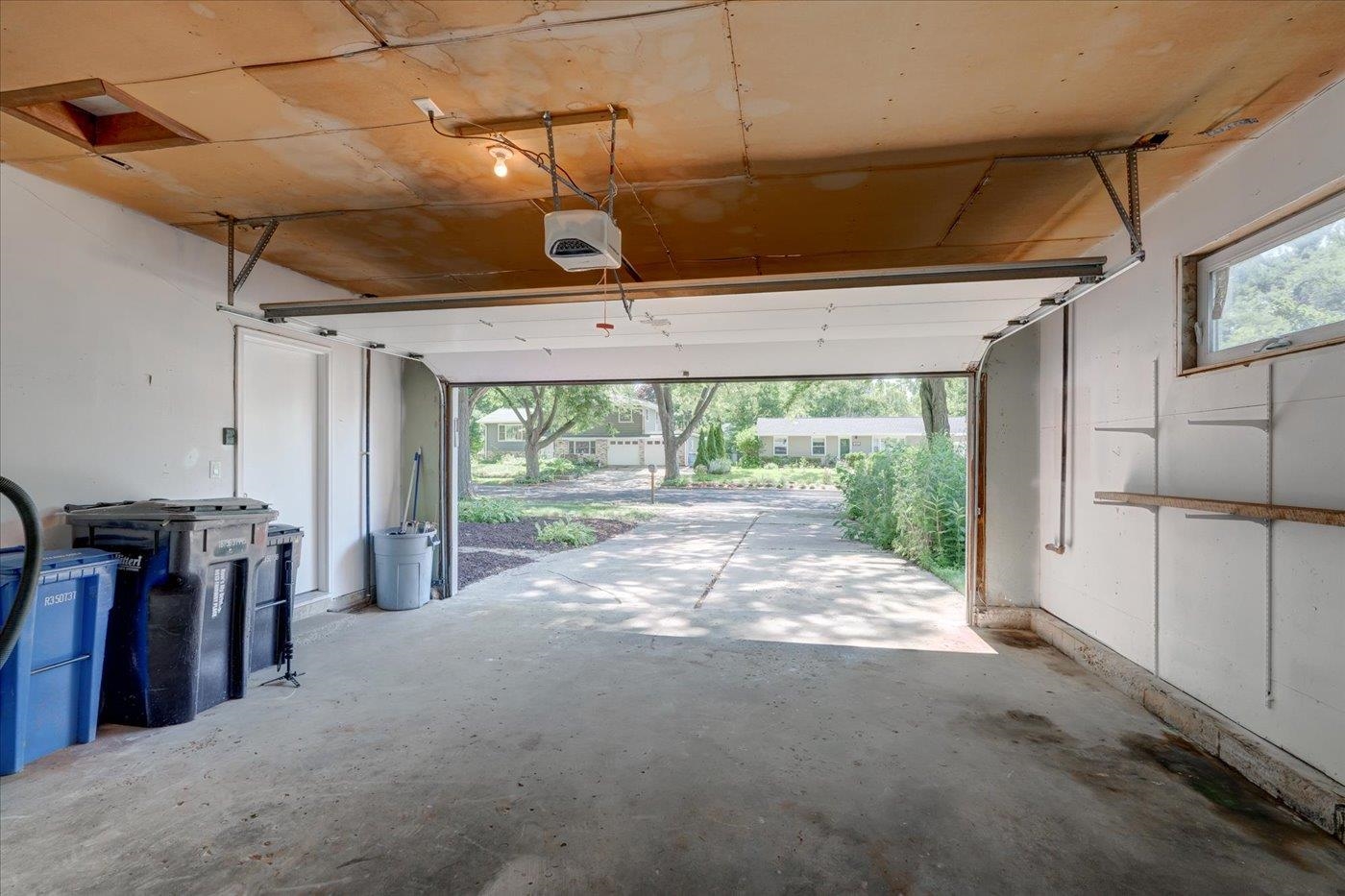 1614 Meadowcrest Lane