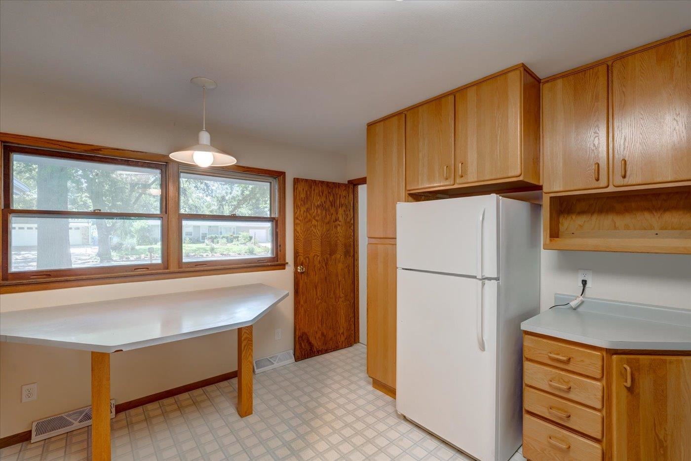 1614 Meadowcrest Lane