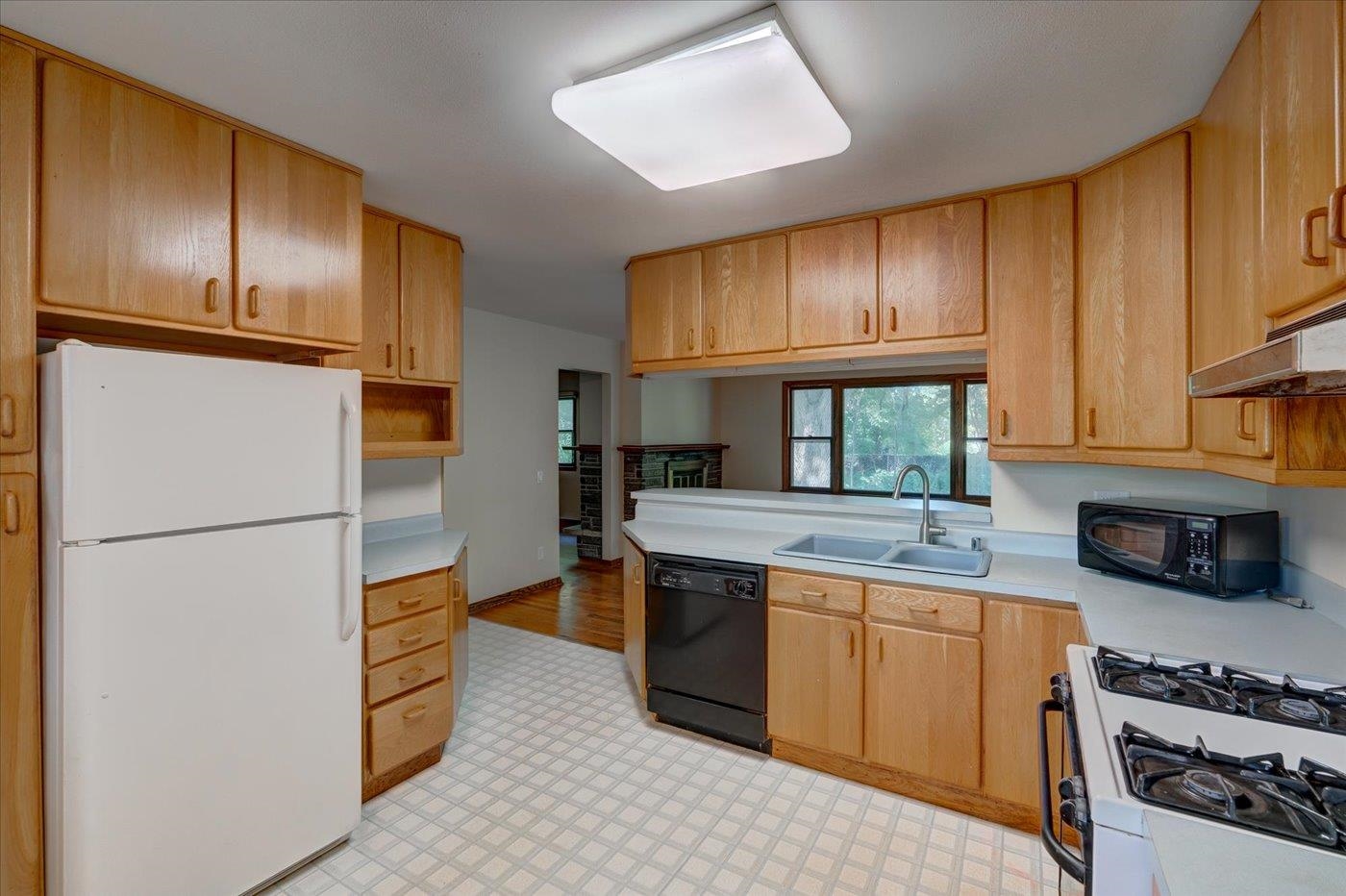 1614 Meadowcrest Lane
