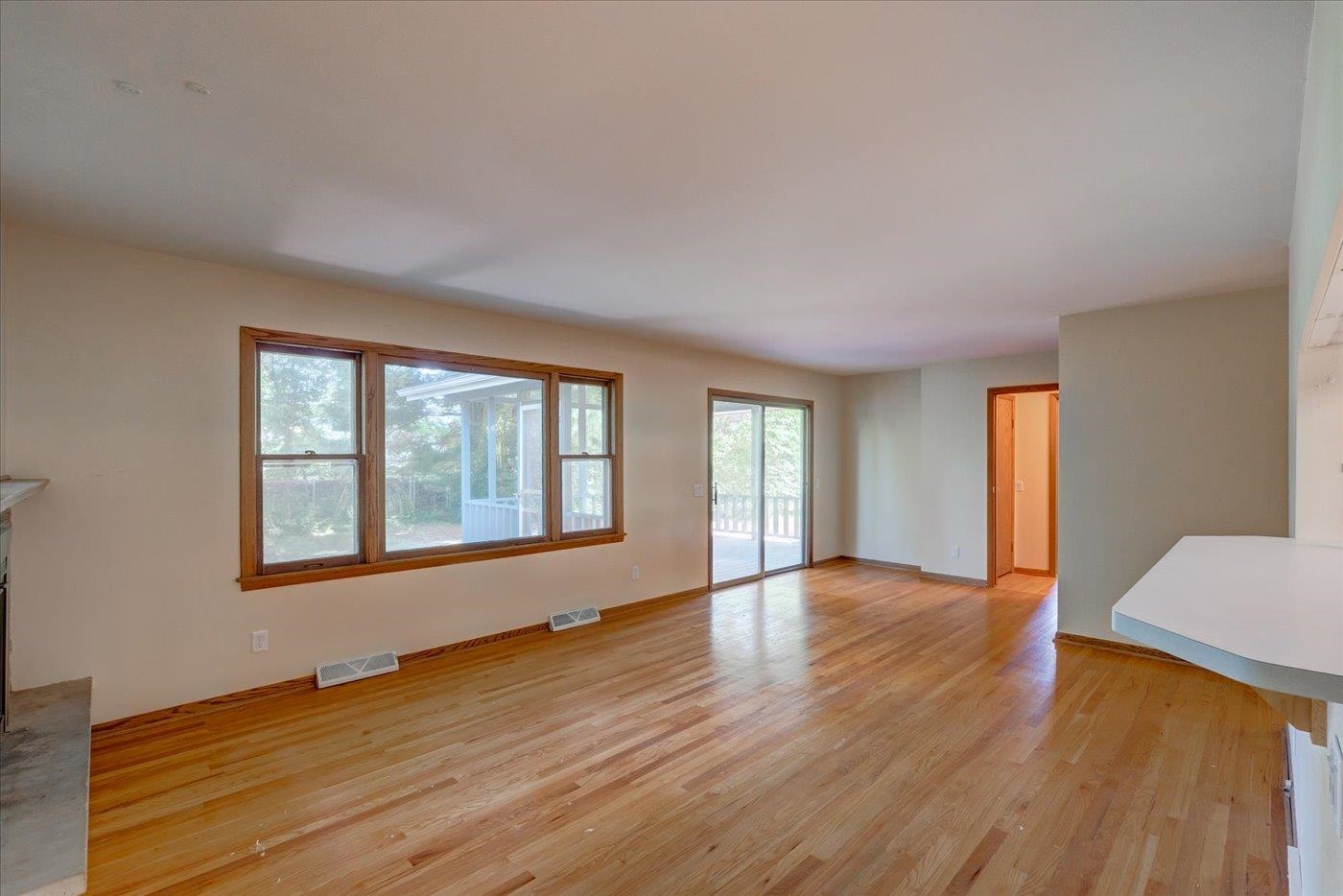 1614 Meadowcrest Lane
