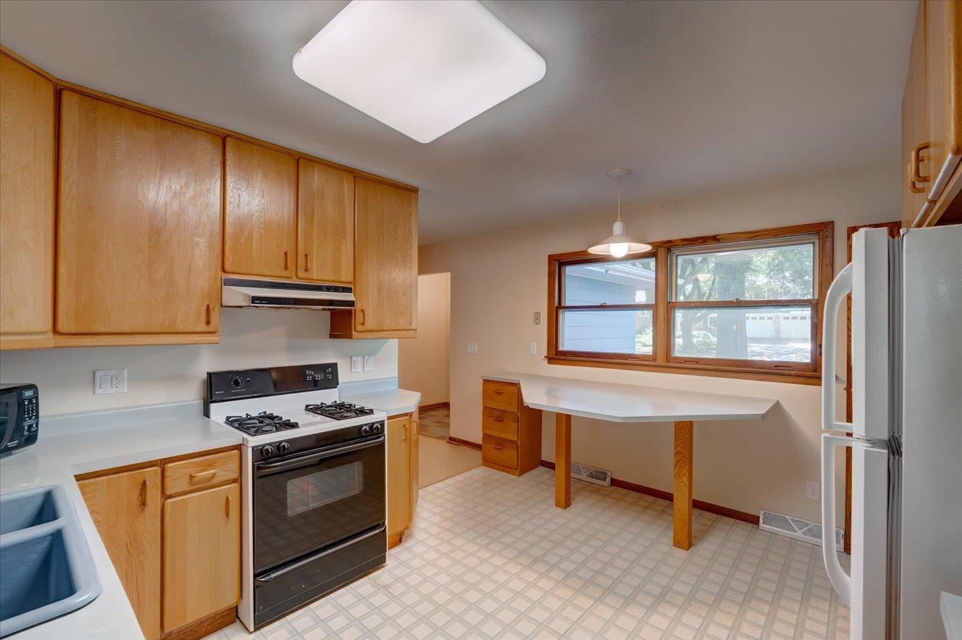 1614 Meadowcrest Lane