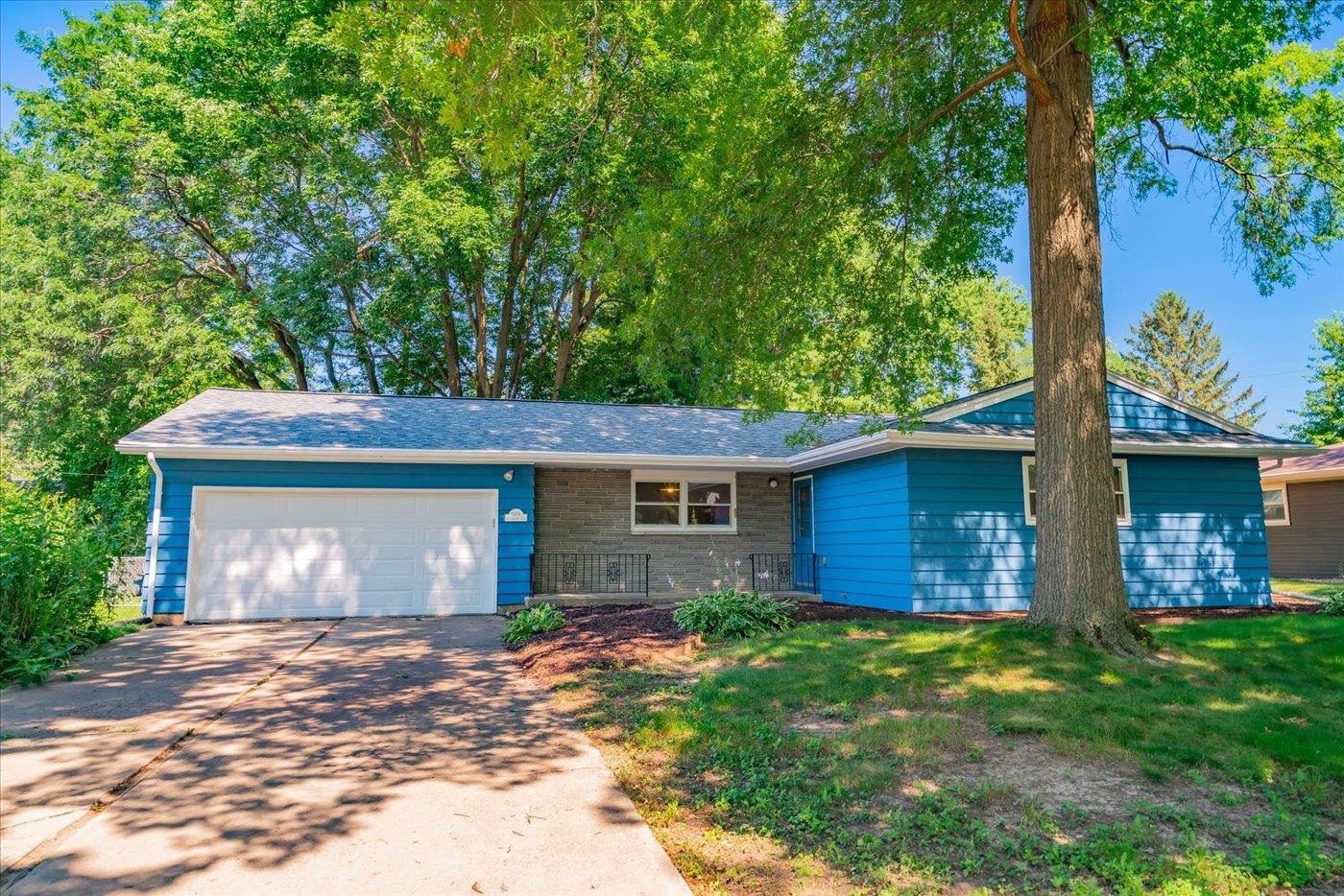 1614 Meadowcrest Lane