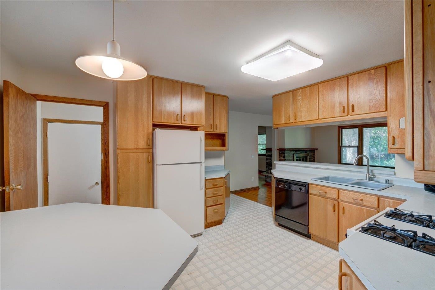 1614 Meadowcrest Lane