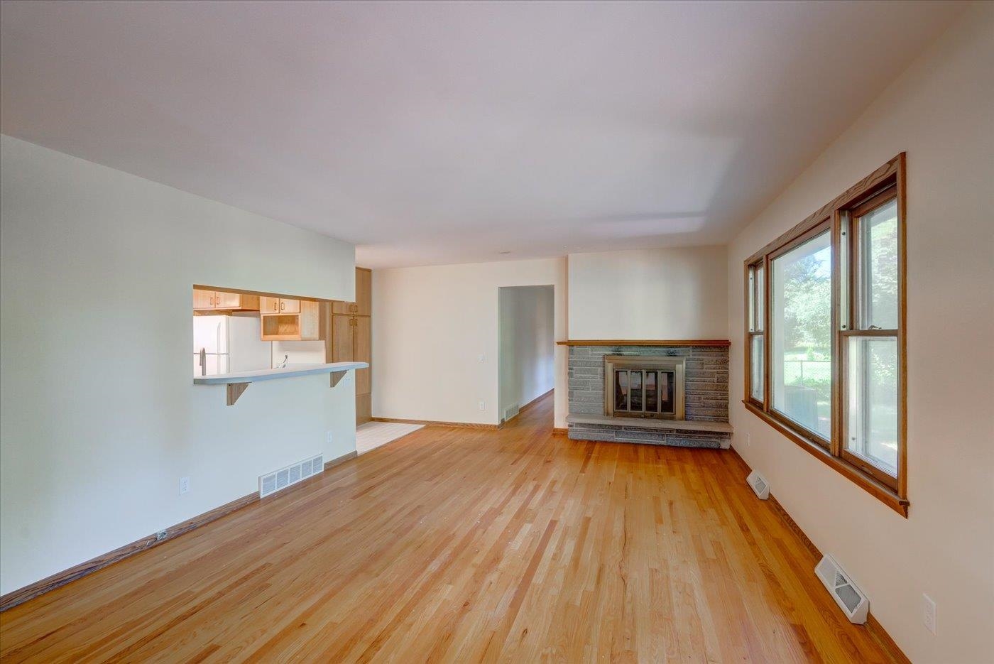 1614 Meadowcrest Lane