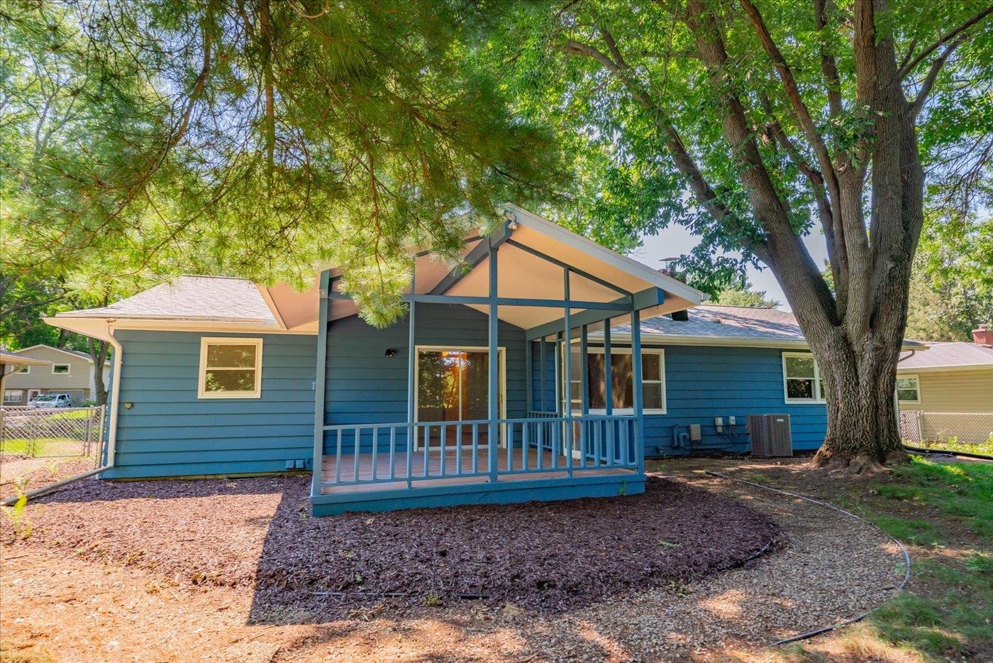 1614 Meadowcrest Lane