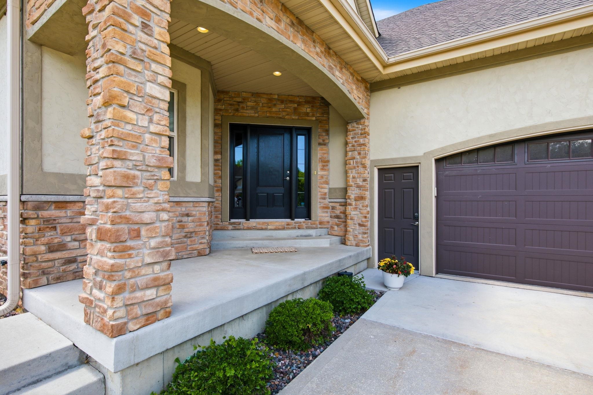 905 Castle Stone Pass