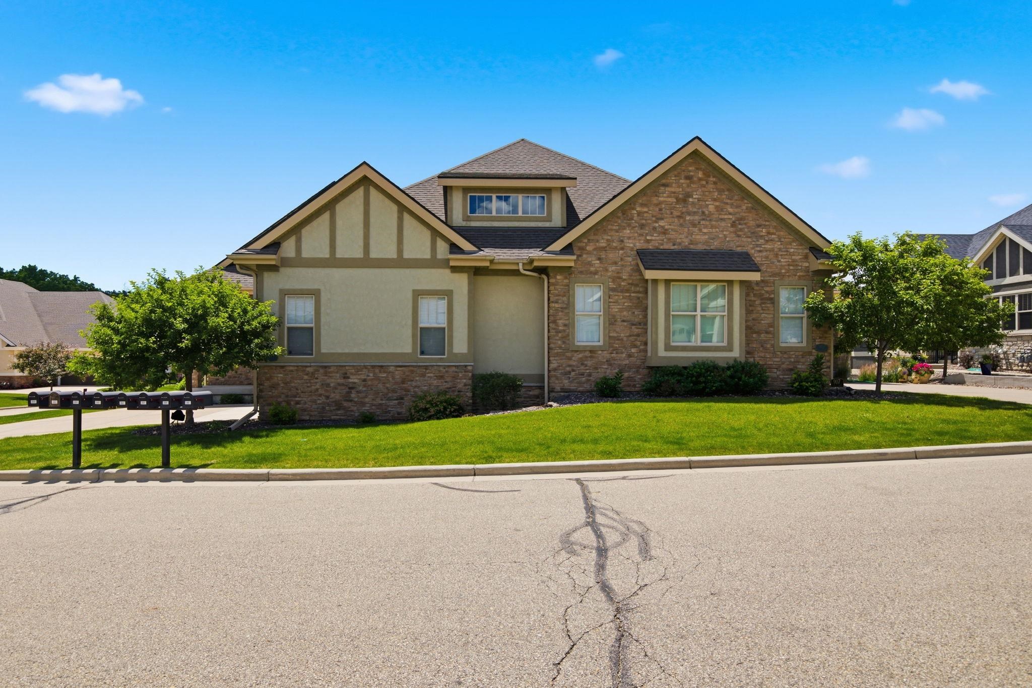 905 Castle Stone Pass