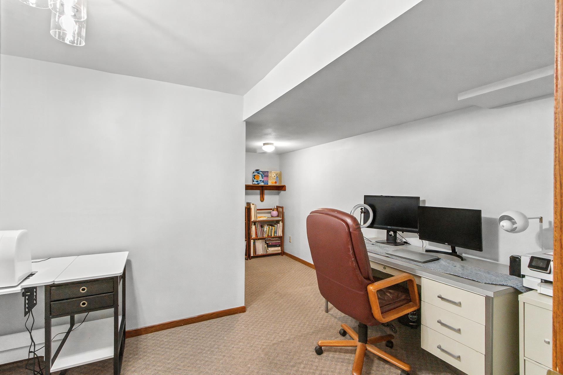 860 iroquois Circle