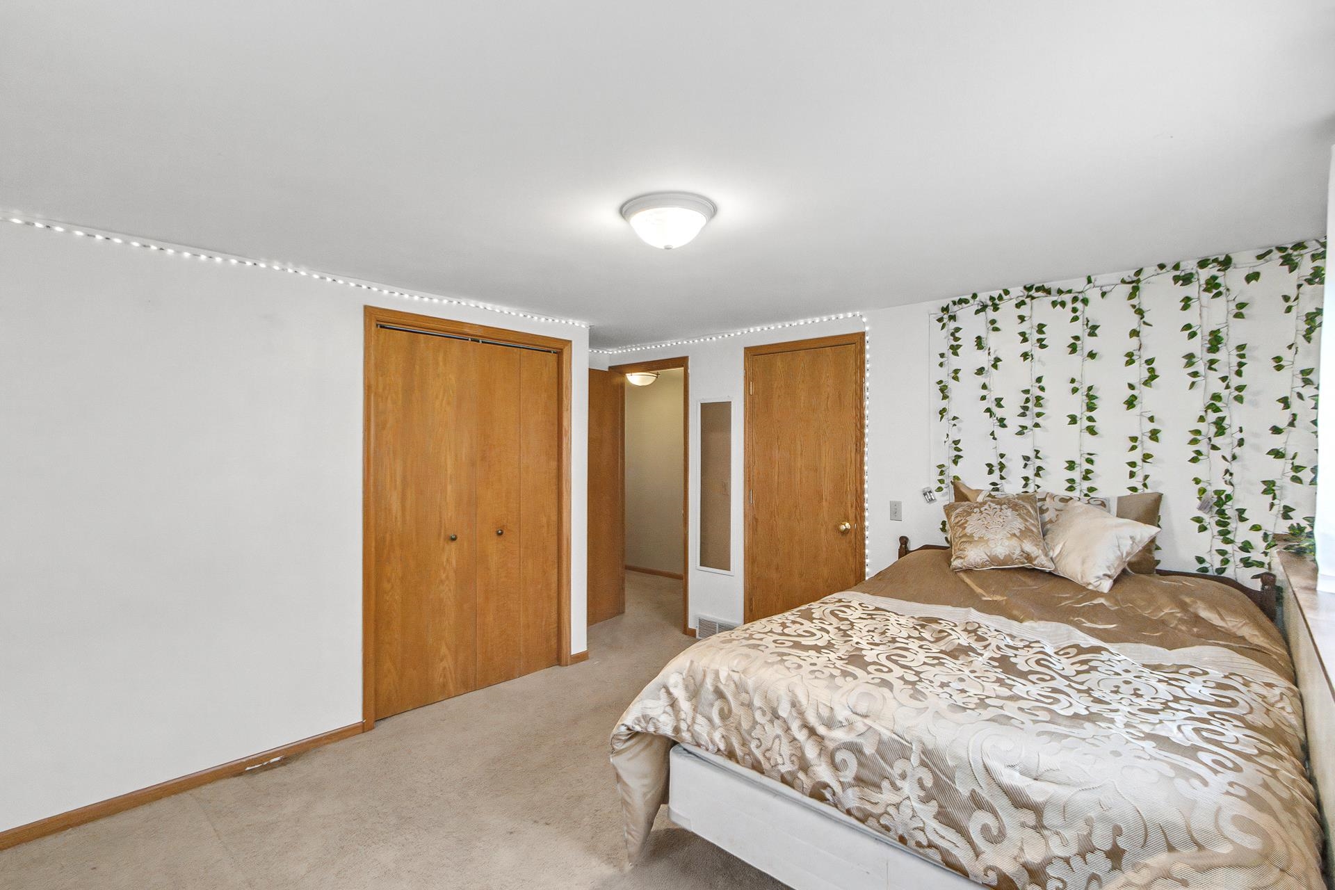 860 iroquois Circle