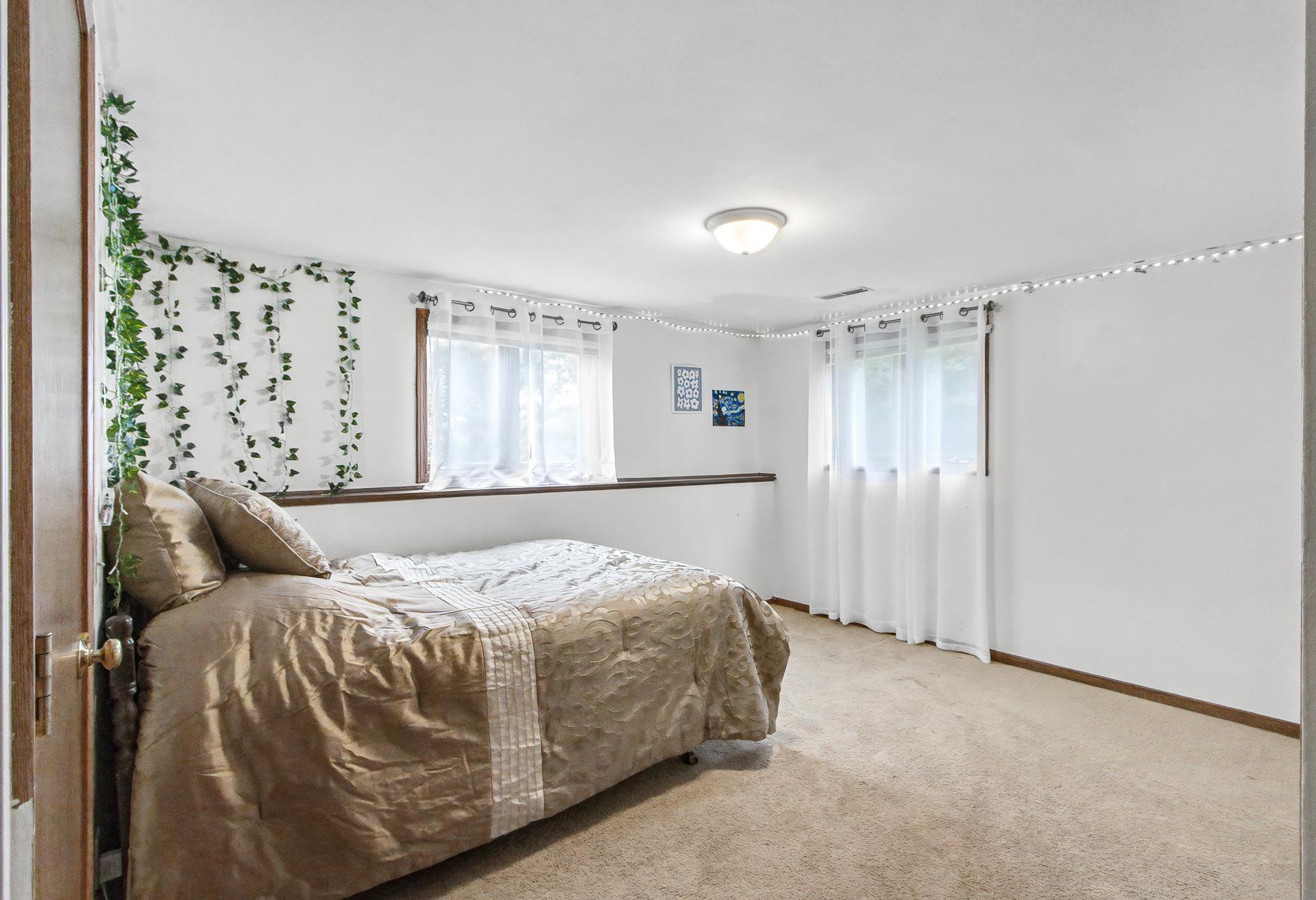 860 iroquois Circle