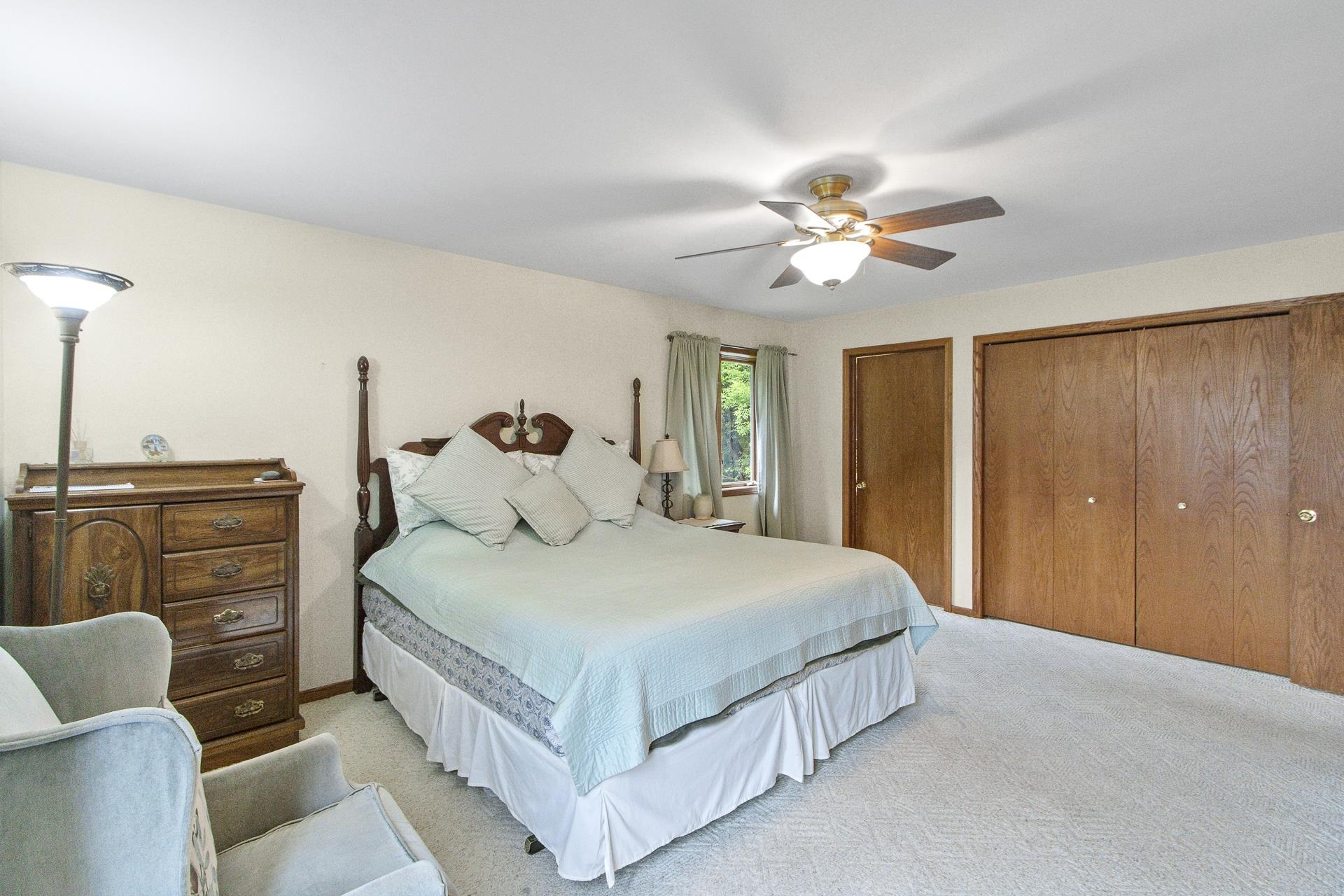 860 iroquois Circle
