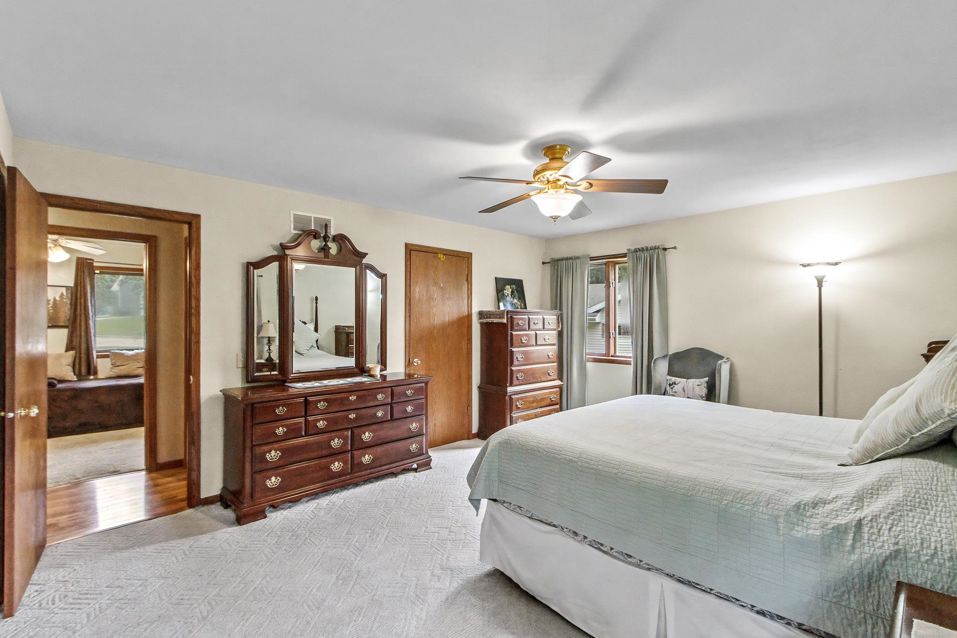 860 iroquois Circle
