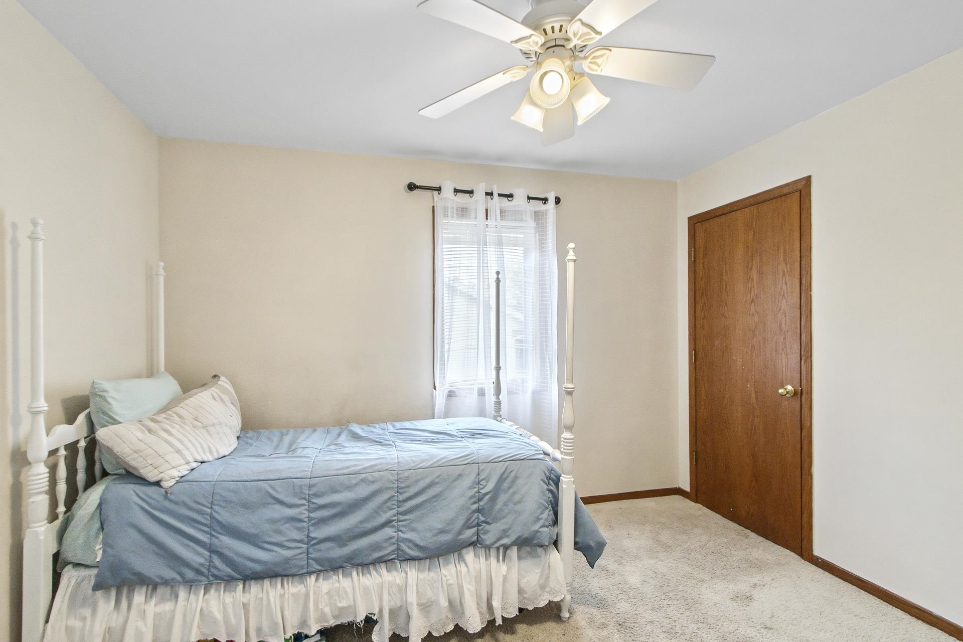 860 iroquois Circle