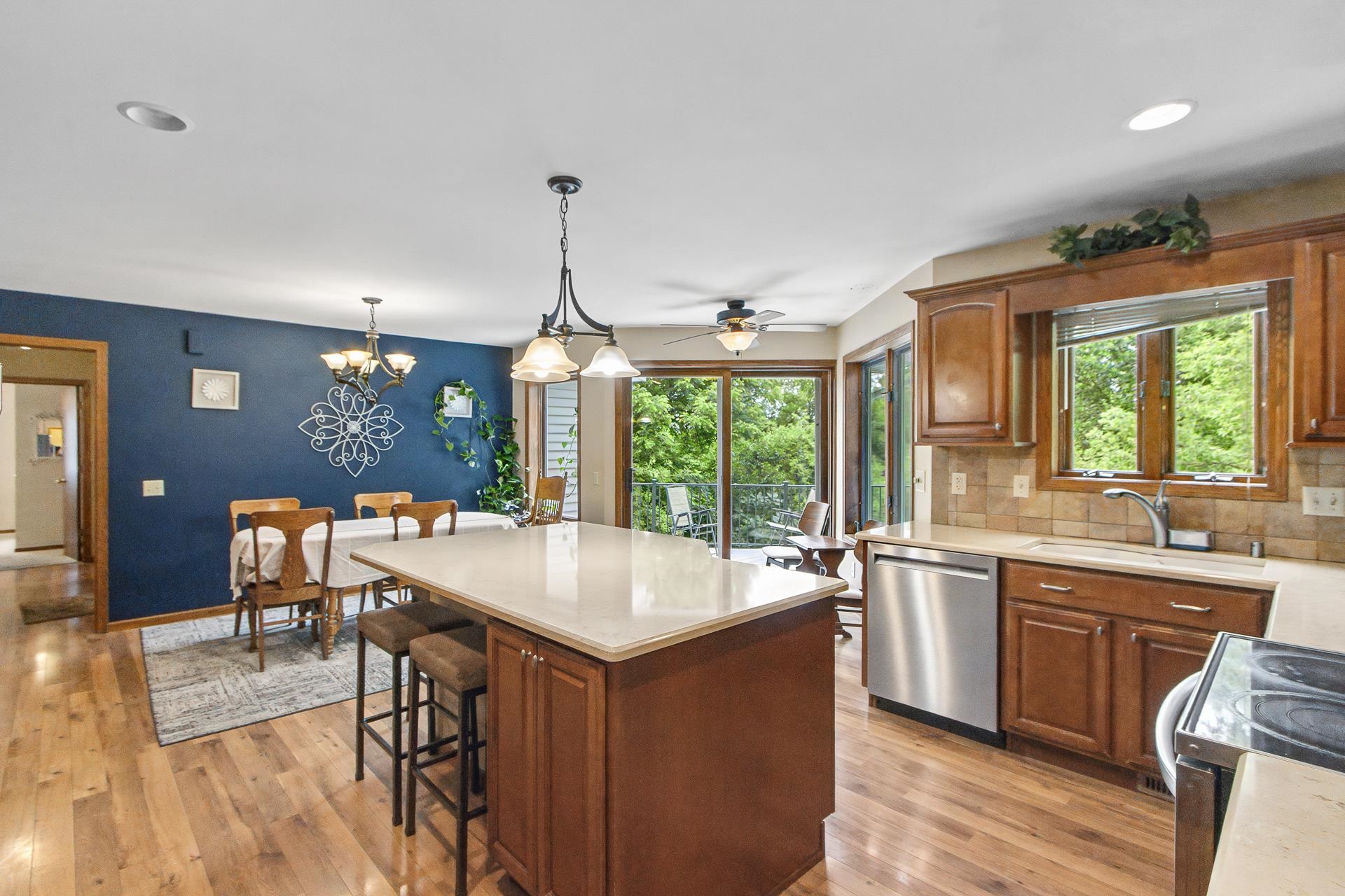 860 iroquois Circle