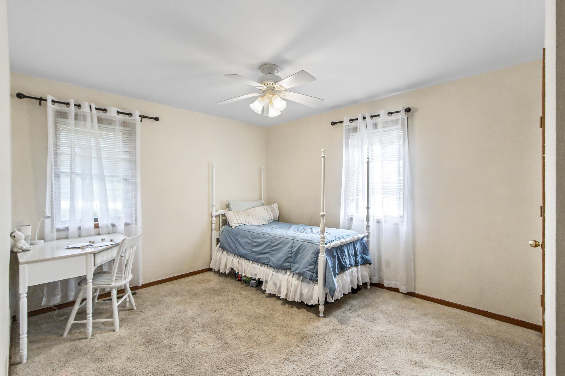 860 iroquois Circle