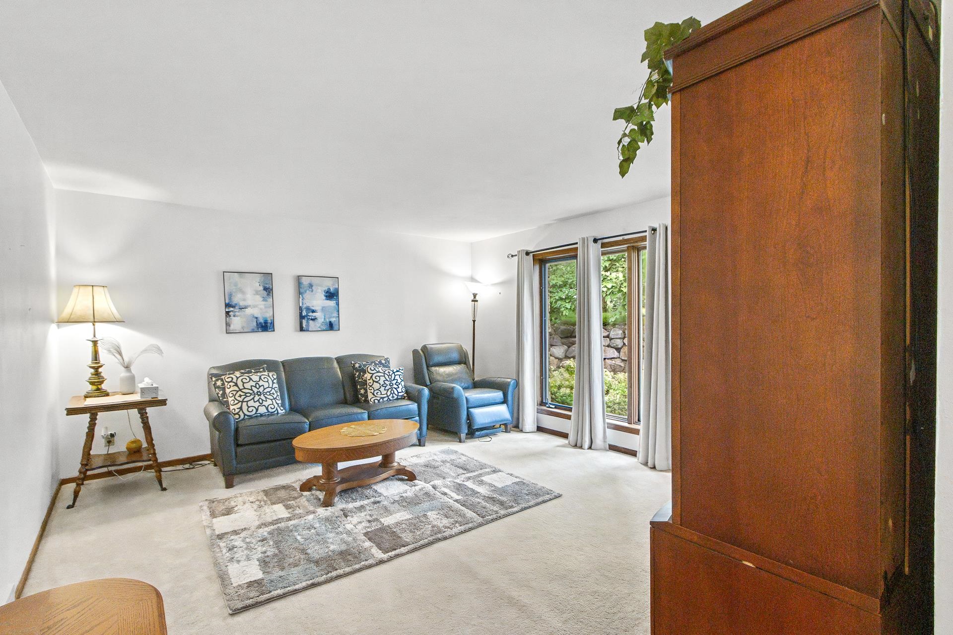 860 iroquois Circle