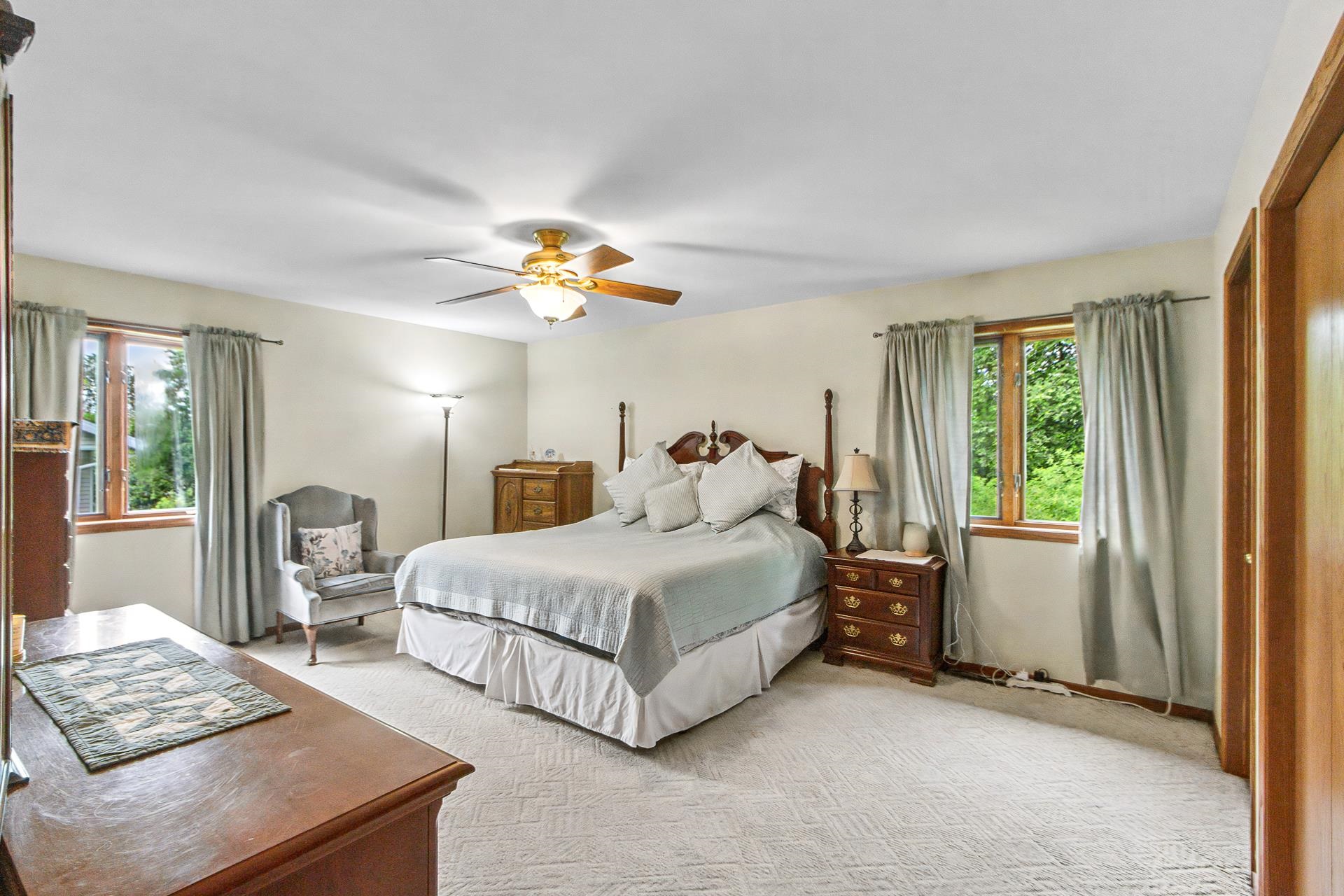 860 iroquois Circle