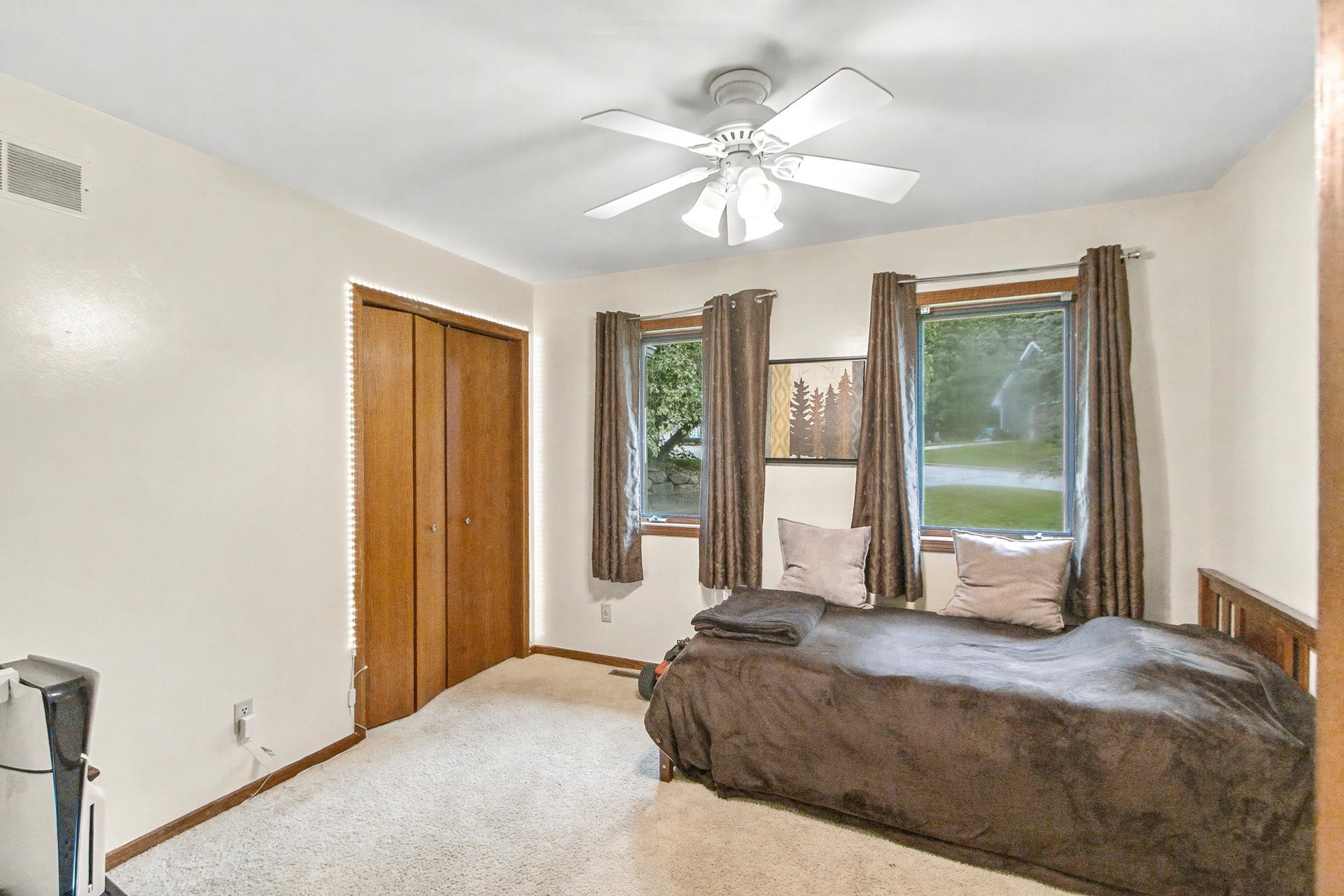860 iroquois Circle
