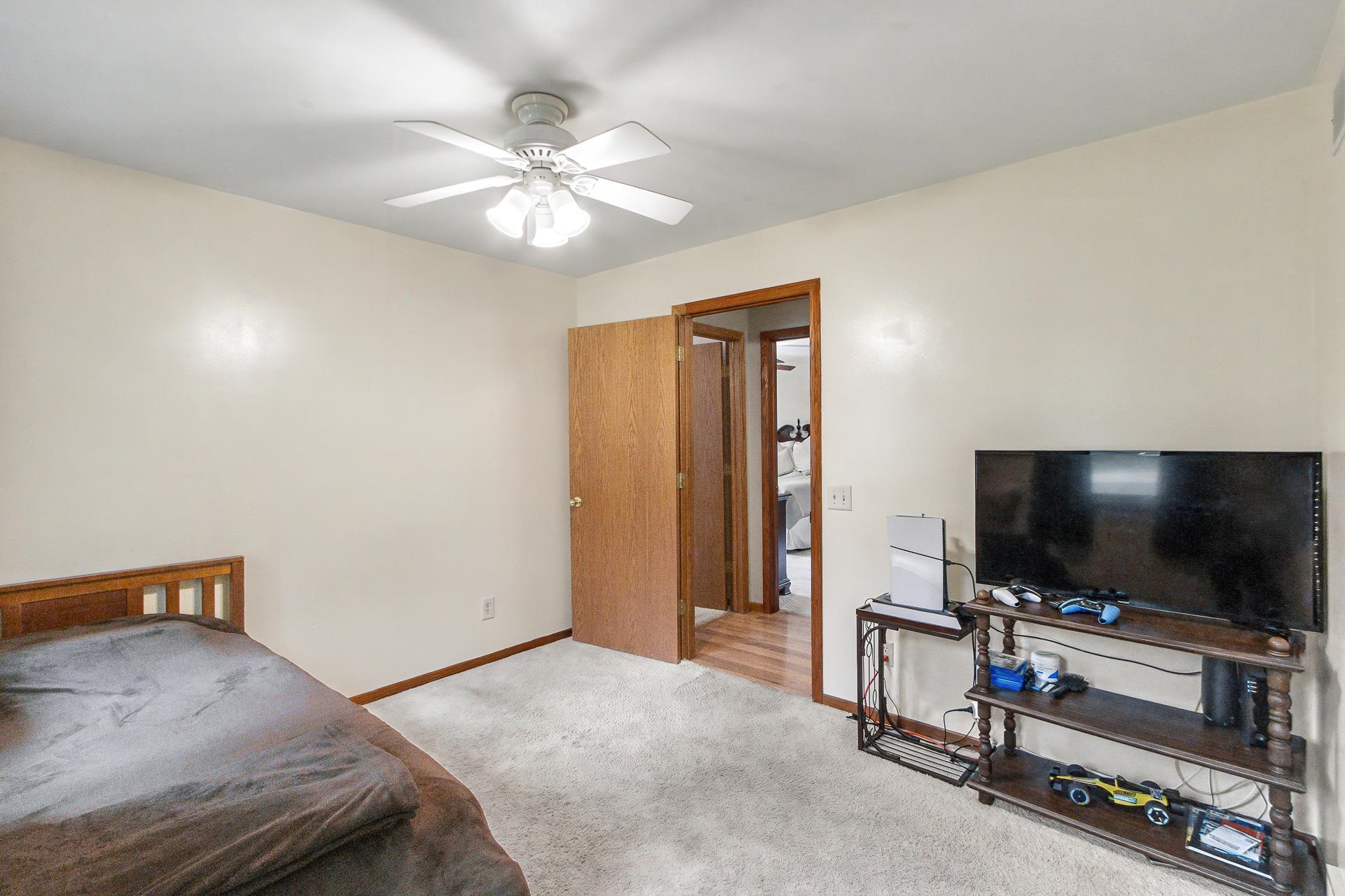860 iroquois Circle
